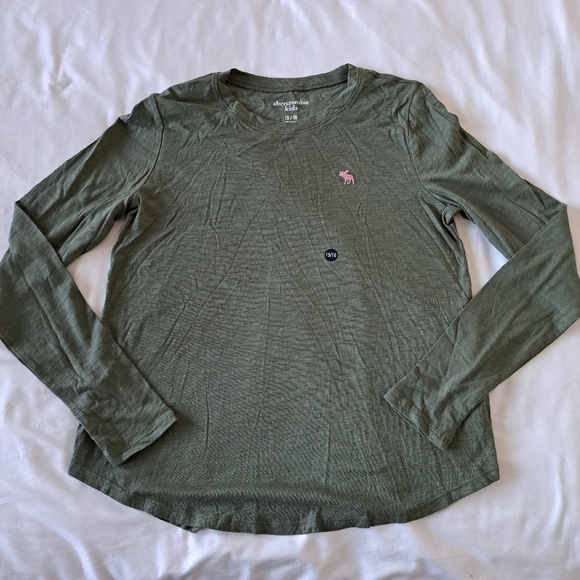 Abercrombie kids size 15/16 olive green top New - Picture 1 of 4